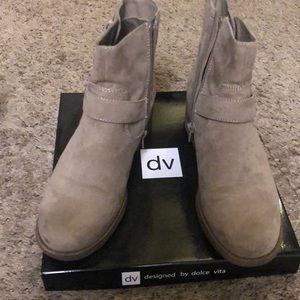 👢 SALE DV low rise boots